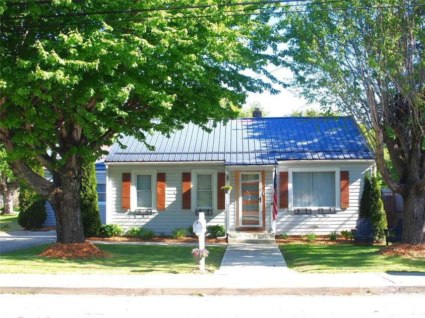 316 Hazelwood Avenue, Waynesville, NC 28786.  MLS# CAR4360518, YatesRealty ID 14675. 