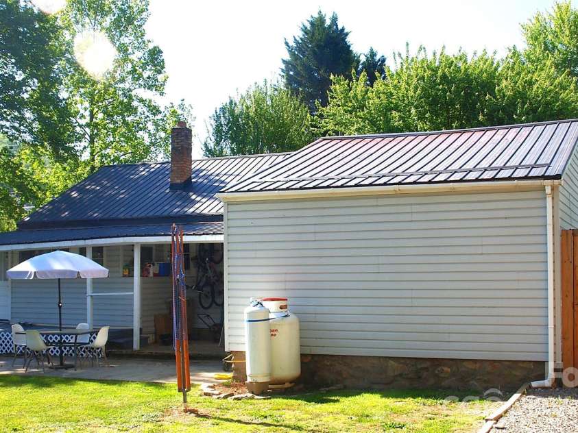 316 Hazelwood Avenue, Waynesville, NC 28786.  MLS# CAR4360518, YatesRealty ID 14675. Back Yard