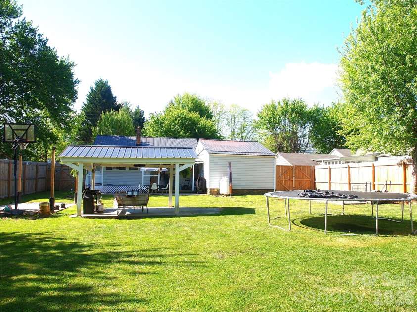 316 Hazelwood Avenue, Waynesville, NC 28786.  MLS# CAR4360518, YatesRealty ID 14675. Back Yard
