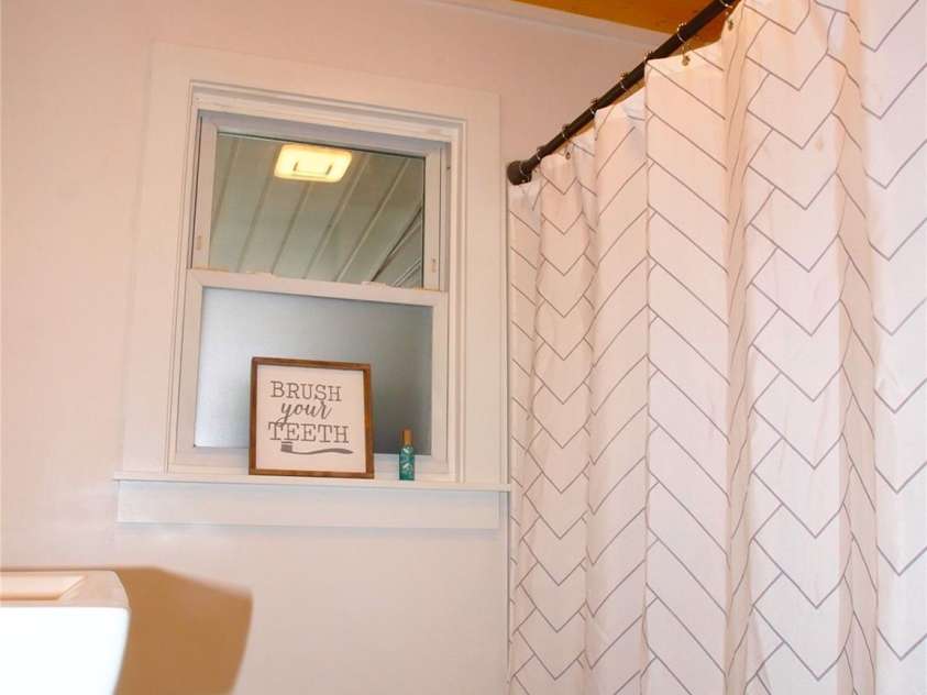316 Hazelwood Avenue, Waynesville, NC 28786.  MLS# CAR4360518, YatesRealty ID 14675. Bath