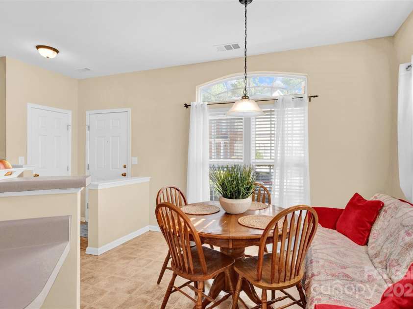 1965 Charlotte Highway, Mooresville, NC 28115.  MLS# CAR4234182, YatesRealty ID 14676. Eating Area