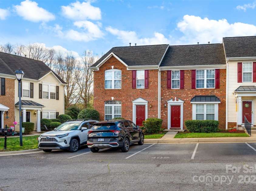 1965 Charlotte Highway, Mooresville, NC 28115.  MLS# CAR4234182, YatesRealty ID 14676. Welcome Home to 1965 Charlotte Highway #401