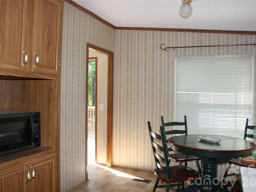 249 J L Green Lane, Pageland, SC 29728.  MLS# CAR4373064, YatesRealty ID 14676. Breakfast area