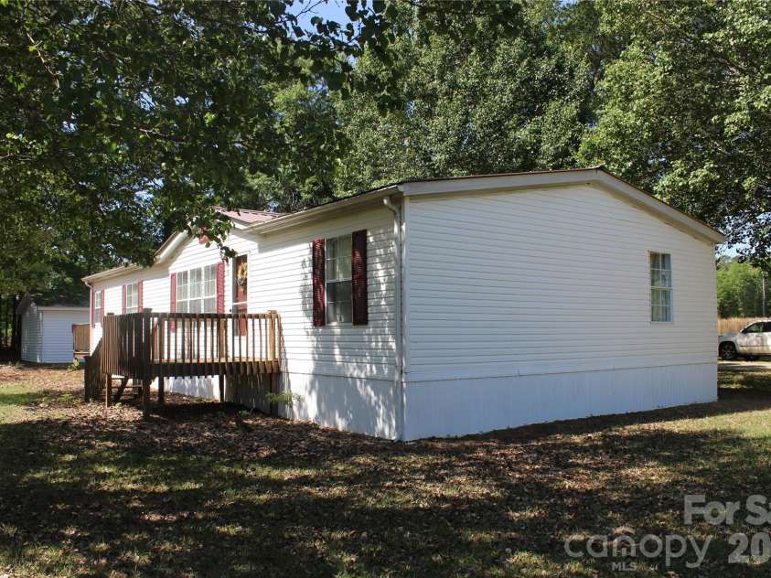 249 J L Green Lane, Pageland, SC 29728.  MLS# CAR4373064, YatesRealty ID 14676. Front corner