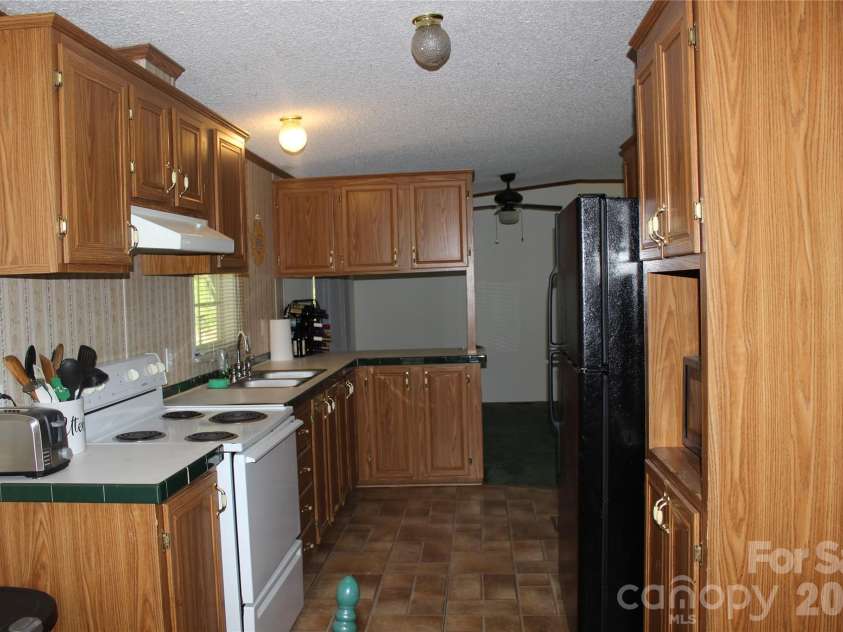 249 J L Green Lane, Pageland, SC 29728.  MLS# CAR4373064, YatesRealty ID 14676. Kitchen