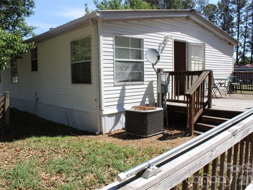 249 J L Green Lane, Pageland, SC 29728.  MLS# CAR4373064, YatesRealty ID 14676. Side entry