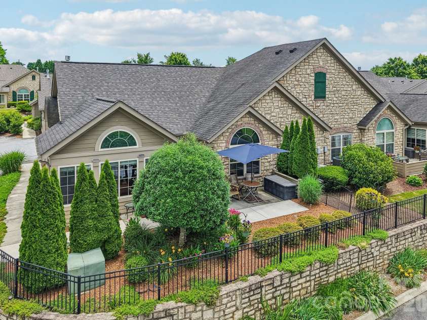 174 Summerfield Place, Flat Rock, NC 28731.  MLS# CAR4391455, YatesRealty ID 14678. 