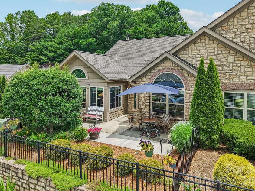 174 Summerfield Place, Flat Rock, NC 28731.  MLS# CAR4391455, YatesRealty ID 14678. 