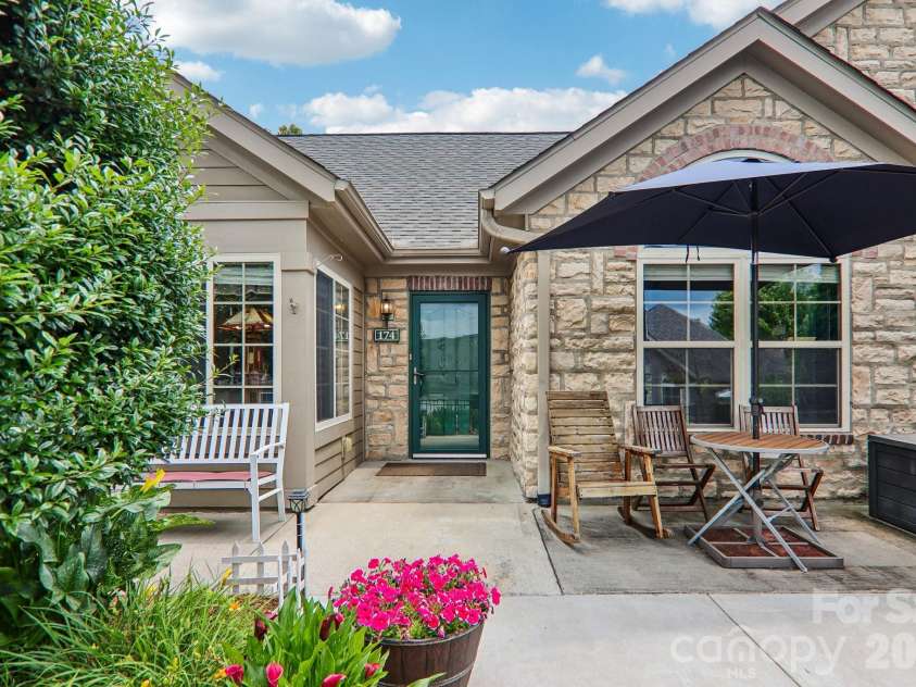 174 Summerfield Place, Flat Rock, NC 28731.  MLS# CAR4391455, YatesRealty ID 14678. 