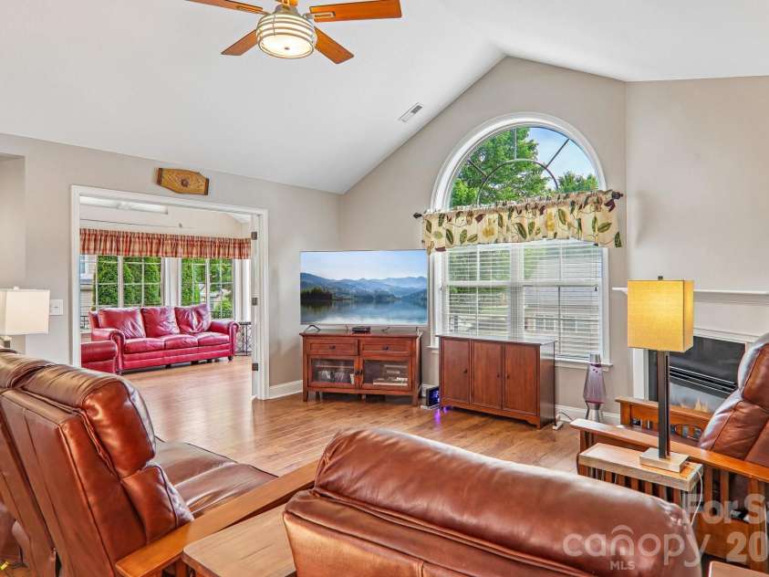 174 Summerfield Place, Flat Rock, NC 28731.  MLS# CAR4391455, YatesRealty ID 14678. 