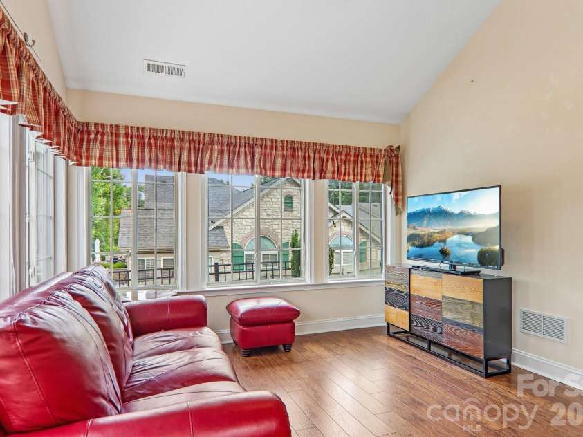 174 Summerfield Place, Flat Rock, NC 28731.  MLS# CAR4391455, YatesRealty ID 14678. 