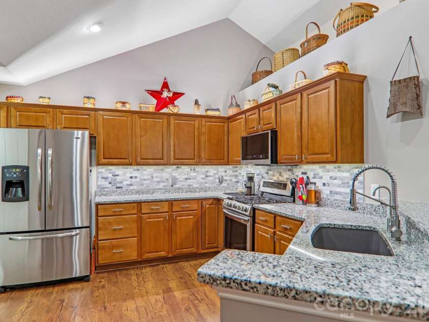 174 Summerfield Place, Flat Rock, NC 28731.  MLS# CAR4391455, YatesRealty ID 14678. 