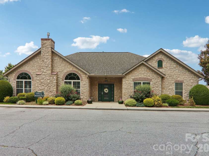 174 Summerfield Place, Flat Rock, NC 28731.  MLS# CAR4391455, YatesRealty ID 14678. 