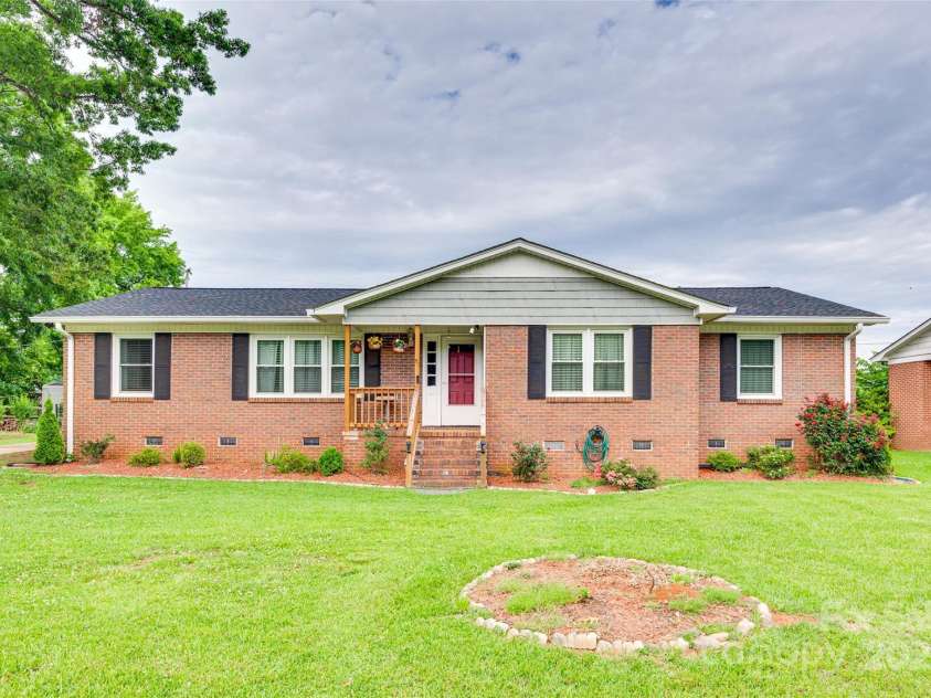 622 University Drive, Rock Hill, SC 29730.  MLS# CAR4259757, YatesRealty ID 14678. 