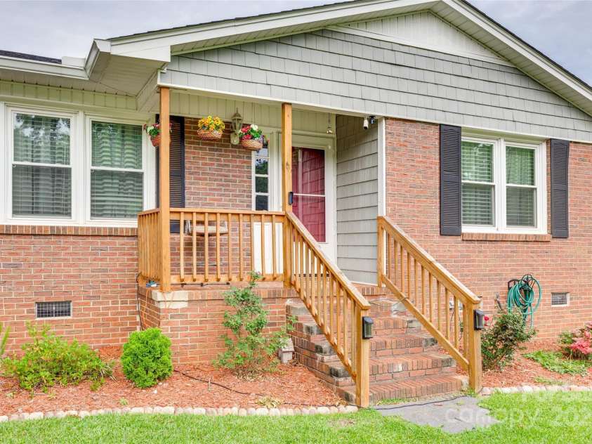 622 University Drive, Rock Hill, SC 29730.  MLS# CAR4259757, YatesRealty ID 14678. 