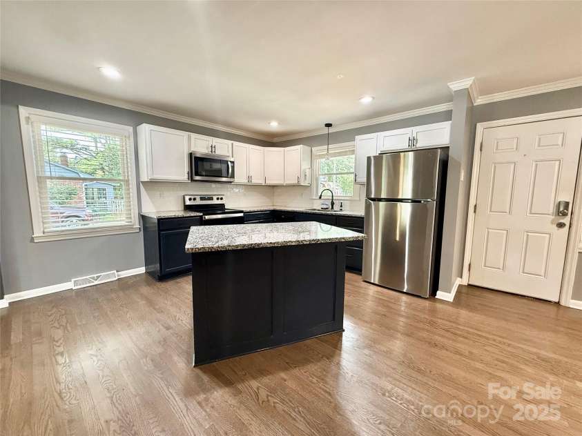 622 University Drive, Rock Hill, SC 29730.  MLS# CAR4259757, YatesRealty ID 14678. Kitchen