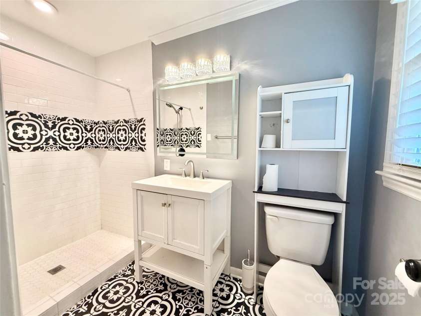 622 University Drive, Rock Hill, SC 29730.  MLS# CAR4259757, YatesRealty ID 14678. Primary bathroom