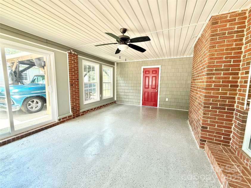 622 University Drive, Rock Hill, SC 29730.  MLS# CAR4259757, YatesRealty ID 14678. Sun room