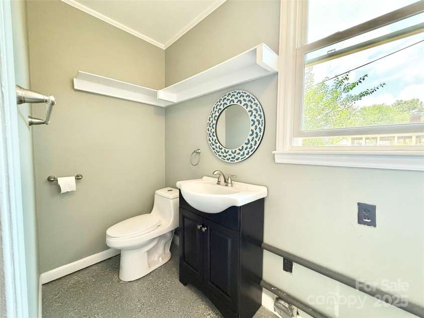 622 University Drive, Rock Hill, SC 29730.  MLS# CAR4259757, YatesRealty ID 14678. Sunroom half bath
