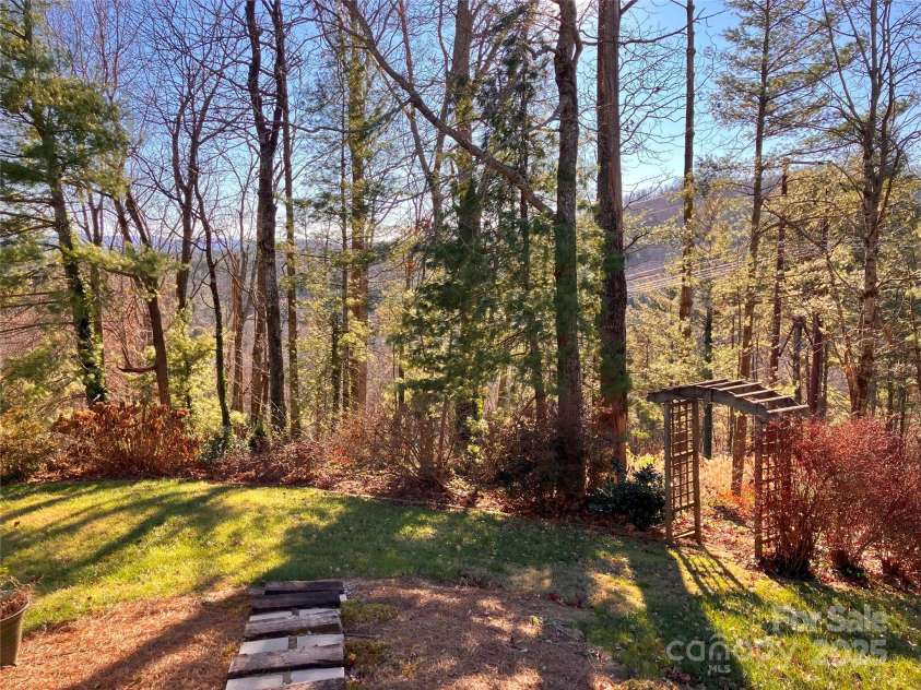 23 Moriah Lane, Asheville, NC 28803.  MLS# CAR4221443, YatesRealty ID 1468. 