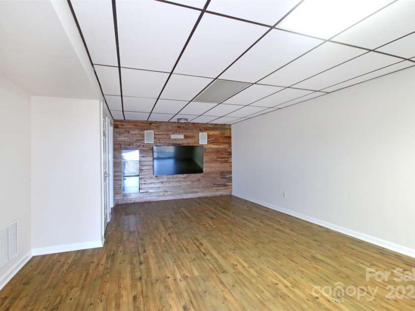 23 Moriah Lane, Asheville, NC 28803.  MLS# CAR4221443, YatesRealty ID 1468. Daylight walk-out basement.