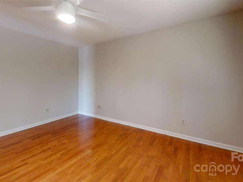 23 Moriah Lane, Asheville, NC 28803.  MLS# CAR4221443, YatesRealty ID 1468. Spacious Primary Bedroom.