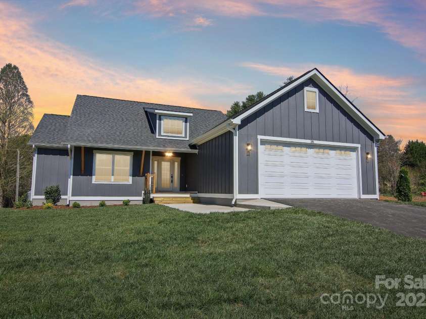 35 Haywood Park Drive, Hendersonville, NC 28791.  MLS# CAR4160719, YatesRealty ID 1468. 