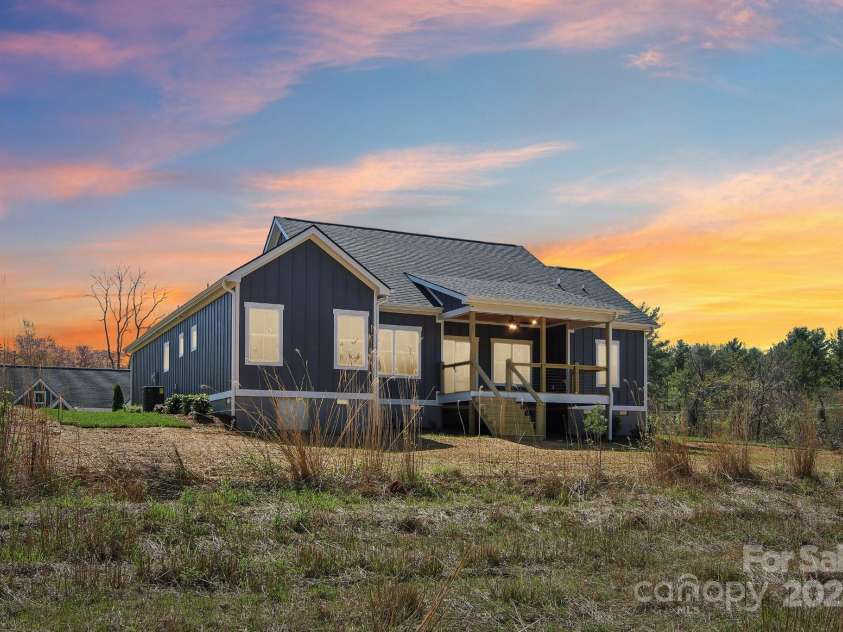 35 Haywood Park Drive, Hendersonville, NC 28791.  MLS# CAR4160719, YatesRealty ID 1468. 