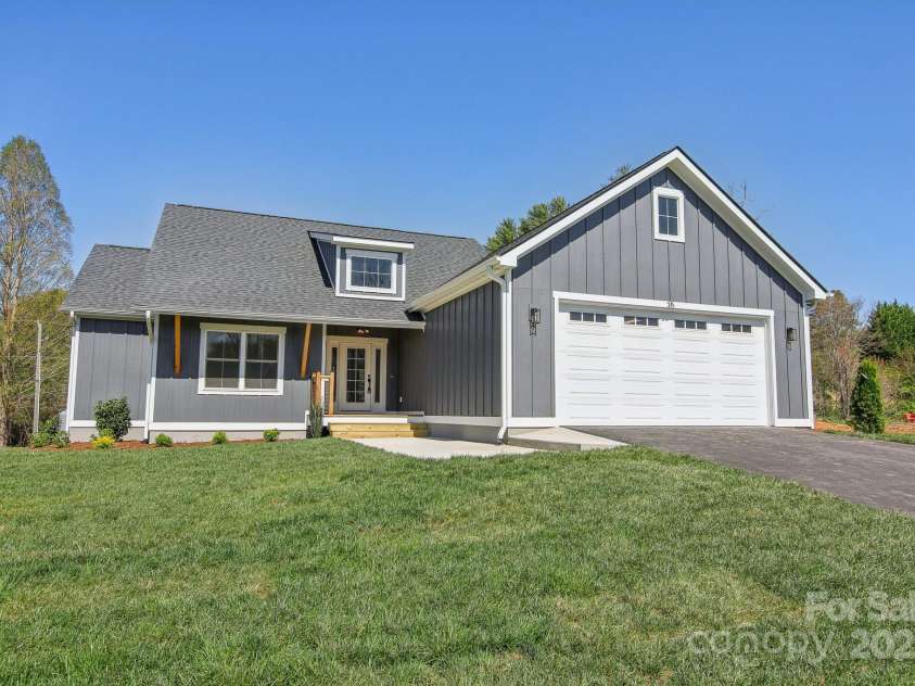 35 Haywood Park Drive, Hendersonville, NC 28791.  MLS# CAR4160719, YatesRealty ID 1468. 