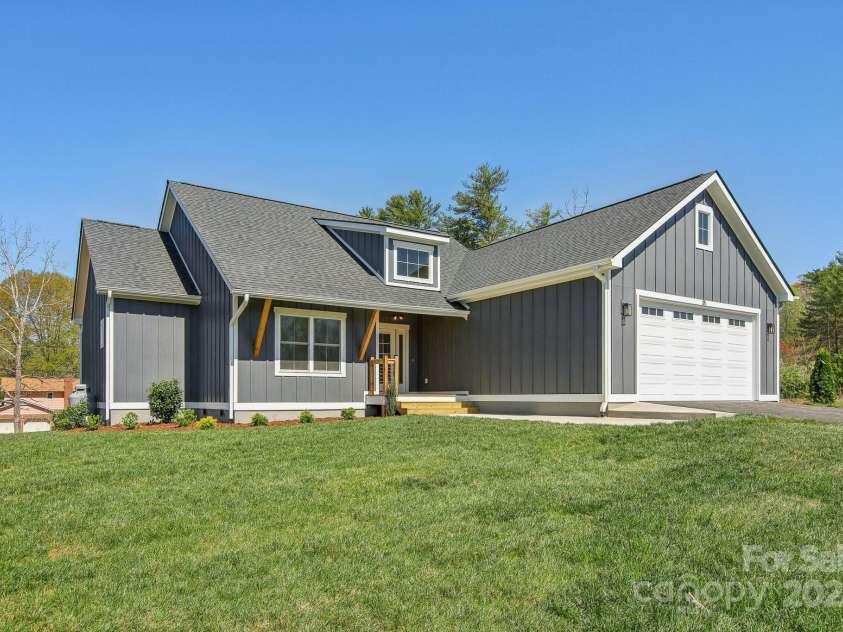 35 Haywood Park Drive, Hendersonville, NC 28791.  MLS# CAR4160719, YatesRealty ID 1468. 