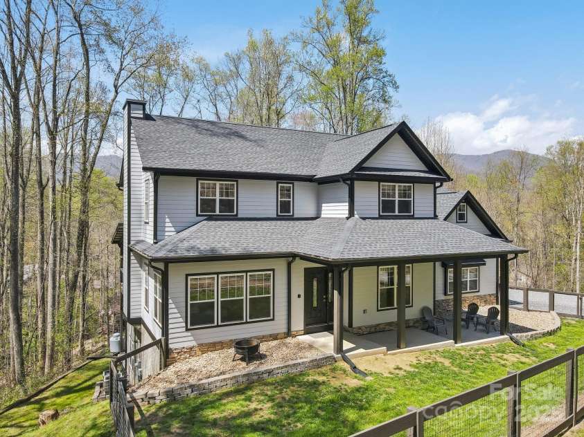 650 Dogwood Drive, Maggie Valley, NC 28751.  MLS# CAR4246709, YatesRealty ID 14680. 