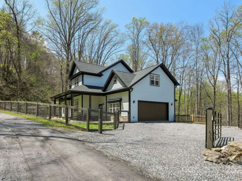 650 Dogwood Drive, Maggie Valley, NC 28751.  MLS# CAR4246709, YatesRealty ID 14680. 