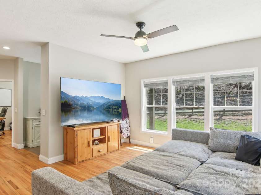 650 Dogwood Drive, Maggie Valley, NC 28751.  MLS# CAR4246709, YatesRealty ID 14680. 