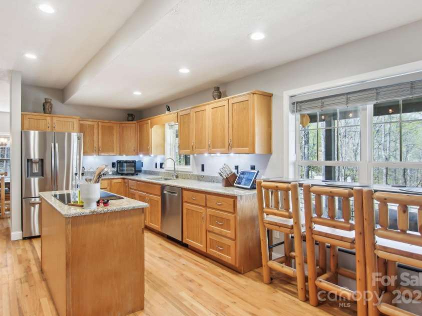 650 Dogwood Drive, Maggie Valley, NC 28751.  MLS# CAR4246709, YatesRealty ID 14680. 