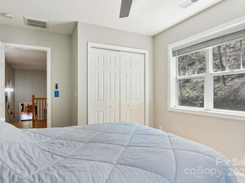 650 Dogwood Drive, Maggie Valley, NC 28751.  MLS# CAR4246709, YatesRealty ID 14680. 