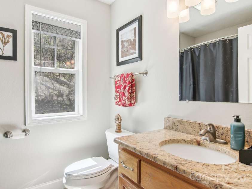 650 Dogwood Drive, Maggie Valley, NC 28751.  MLS# CAR4246709, YatesRealty ID 14680. 