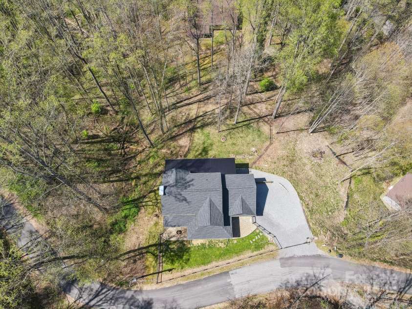 650 Dogwood Drive, Maggie Valley, NC 28751.  MLS# CAR4246709, YatesRealty ID 14680. 