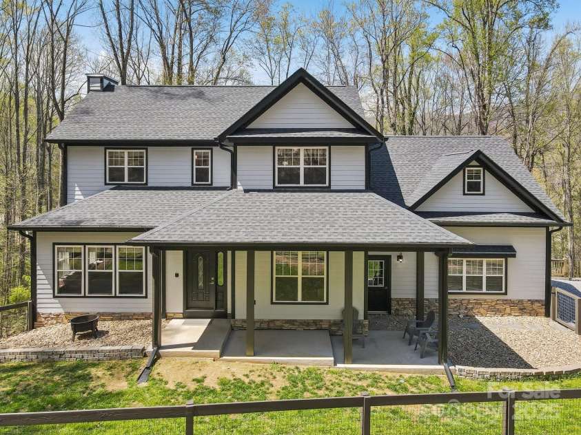 650 Dogwood Drive, Maggie Valley, NC 28751.  MLS# CAR4246709, YatesRealty ID 14680. 