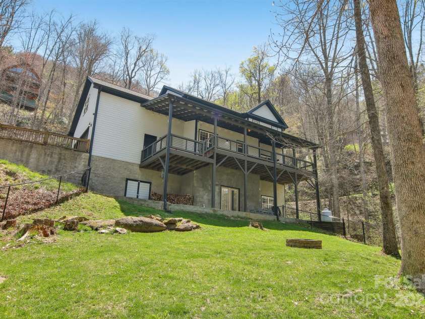 650 Dogwood Drive, Maggie Valley, NC 28751.  MLS# CAR4246709, YatesRealty ID 14680. 