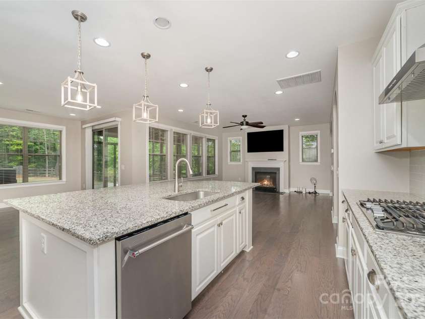 15536 Oleander Drive, Charlotte, NC 28278.  MLS# CAR4257149, YatesRealty ID 14685. 