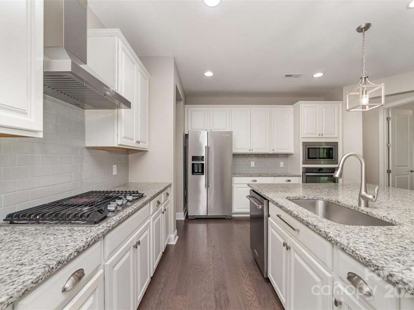 15536 Oleander Drive, Charlotte, NC 28278.  MLS# CAR4257149, YatesRealty ID 14685. Kitchen