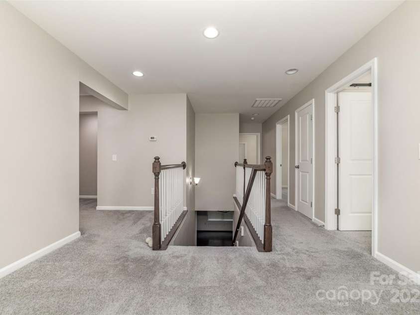 15536 Oleander Drive, Charlotte, NC 28278.  MLS# CAR4257149, YatesRealty ID 14685. Loft