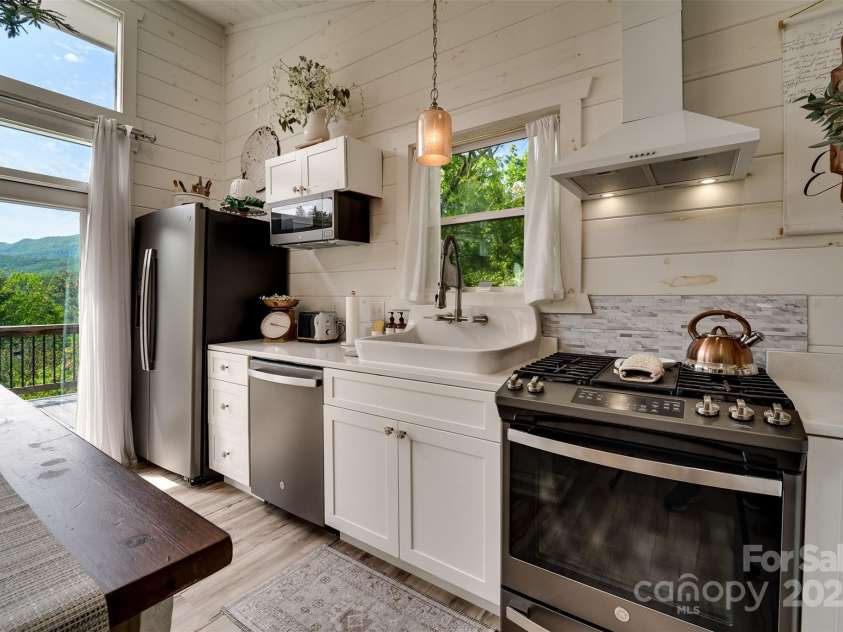 354 Ivy Ridge Circle, Sylva, NC 29779.  MLS# CAR4262609, YatesRealty ID 14687. 