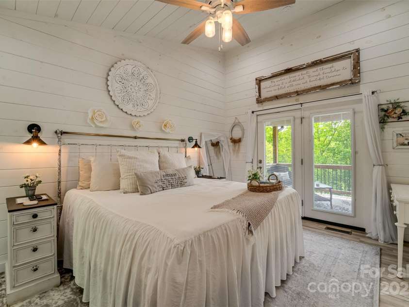 354 Ivy Ridge Circle, Sylva, NC 29779.  MLS# CAR4262609, YatesRealty ID 14687. Cottage - Bedroom