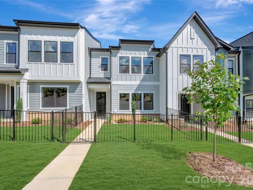 463 Nash Street, Fort Mill, SC 29715.  MLS# CAR4396248, YatesRealty ID 14688. Welcome Home!