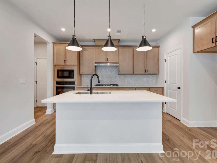 463 Nash Street, Fort Mill, SC 29715.  MLS# CAR4396248, YatesRealty ID 14688. Winstead Maple Seaboard Cabinets