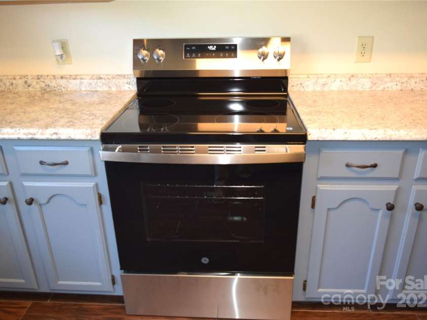 1091 Farm Pond Lane, Rock Hill, SC 29732.  MLS# CAR4202250, YatesRealty ID 14690. 