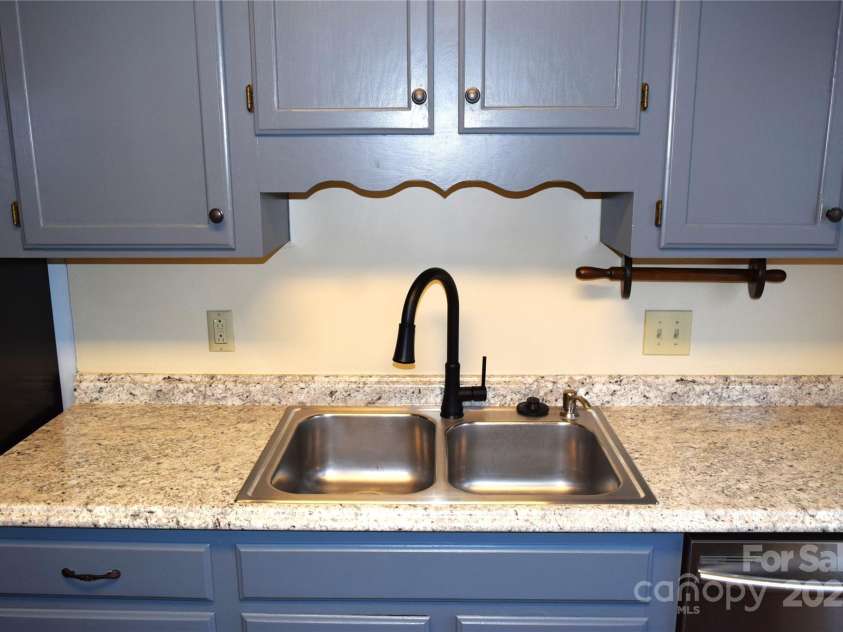 1091 Farm Pond Lane, Rock Hill, SC 29732.  MLS# CAR4202250, YatesRealty ID 14690. 