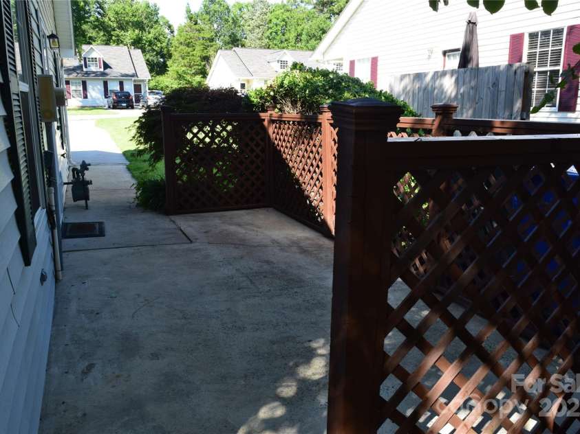 1091 Farm Pond Lane, Rock Hill, SC 29732.  MLS# CAR4202250, YatesRealty ID 14690. 