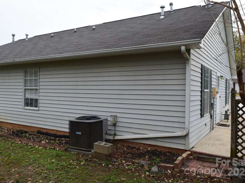 1091 Farm Pond Lane, Rock Hill, SC 29732.  MLS# CAR4202250, YatesRealty ID 14690. Back